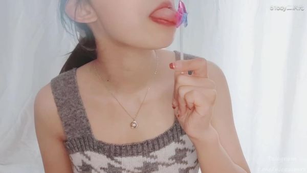 菜菜cyl不好吃 舔吃星星棒棒糖