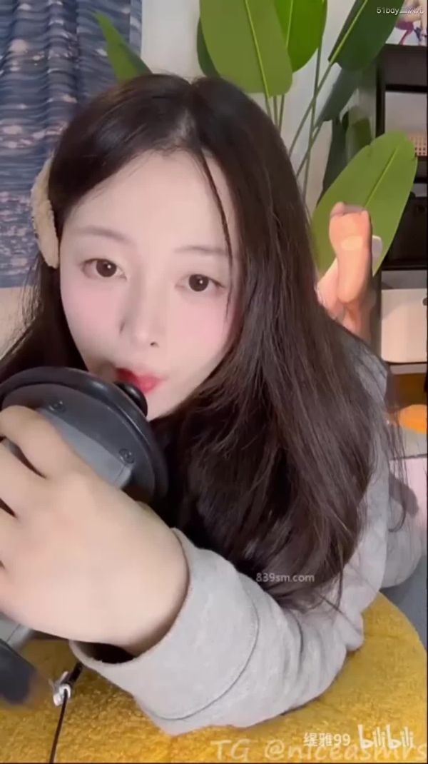 缇雅99 来自温柔小女友的舔耳